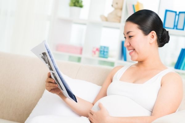 reading books to baby in the womb
